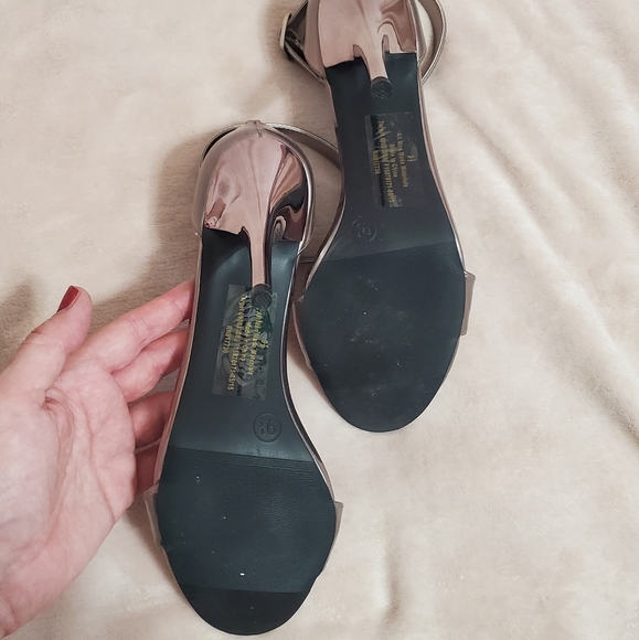 Like NEW Pewter High Shine Metal Accent Heels Sz 9.5 Worn Once - Picture 9 of 9